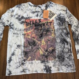 New Women's Tie-Dye Long Sleeve Graphic Tee Size Large